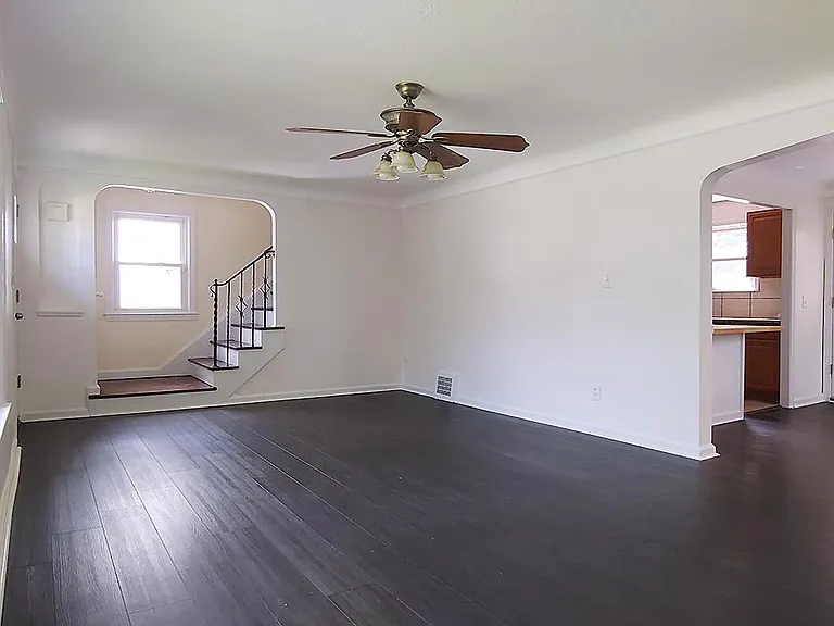4996 Oakland Dr — Photo 2