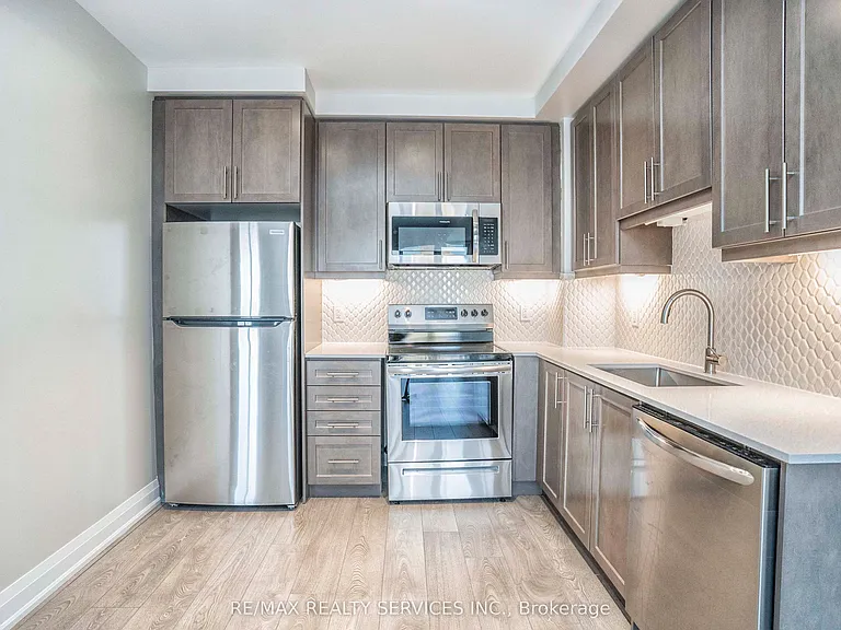 15 Lynch St #2202 — Photo 10