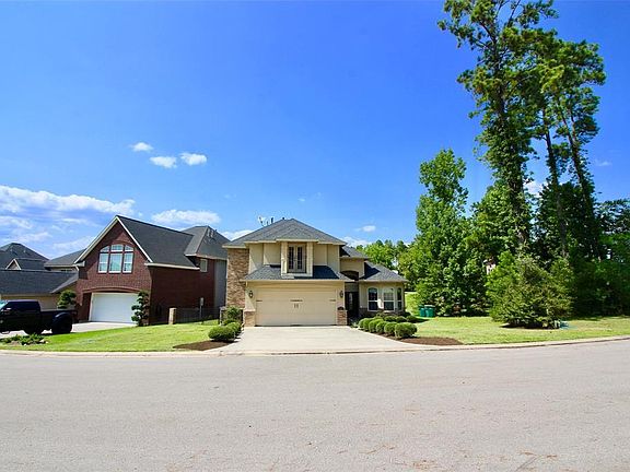 Image 4: NO NEIGHBOR beside you right now, and small lot for low yard maintenance and MORE TIME ON THE LAKE!