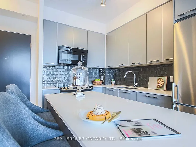 9471 Yonge St #623 — Photo 7