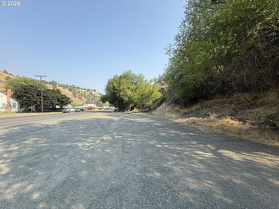 2nd image of S Canyon Blvd