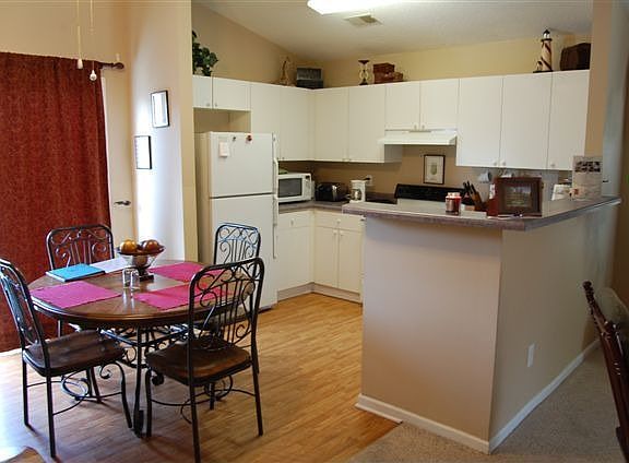 Eat-in Kitchen