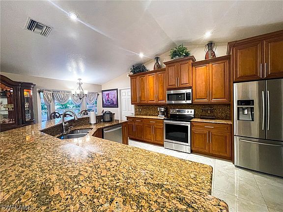 5th image of 1805 NE 16th Pl