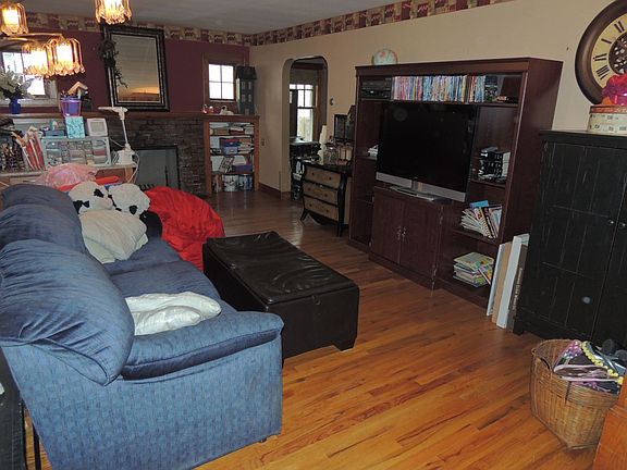 2nd image of 3 Oakwood Blvd