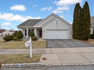 1 Ascot Dr, Belvidere, NJ 07823