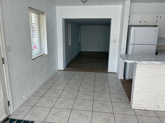 4th image of 1414 Crest Dr