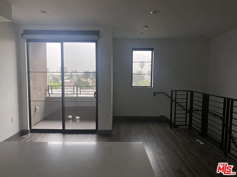 552 N Hobart Blvd #311 — Photo 7