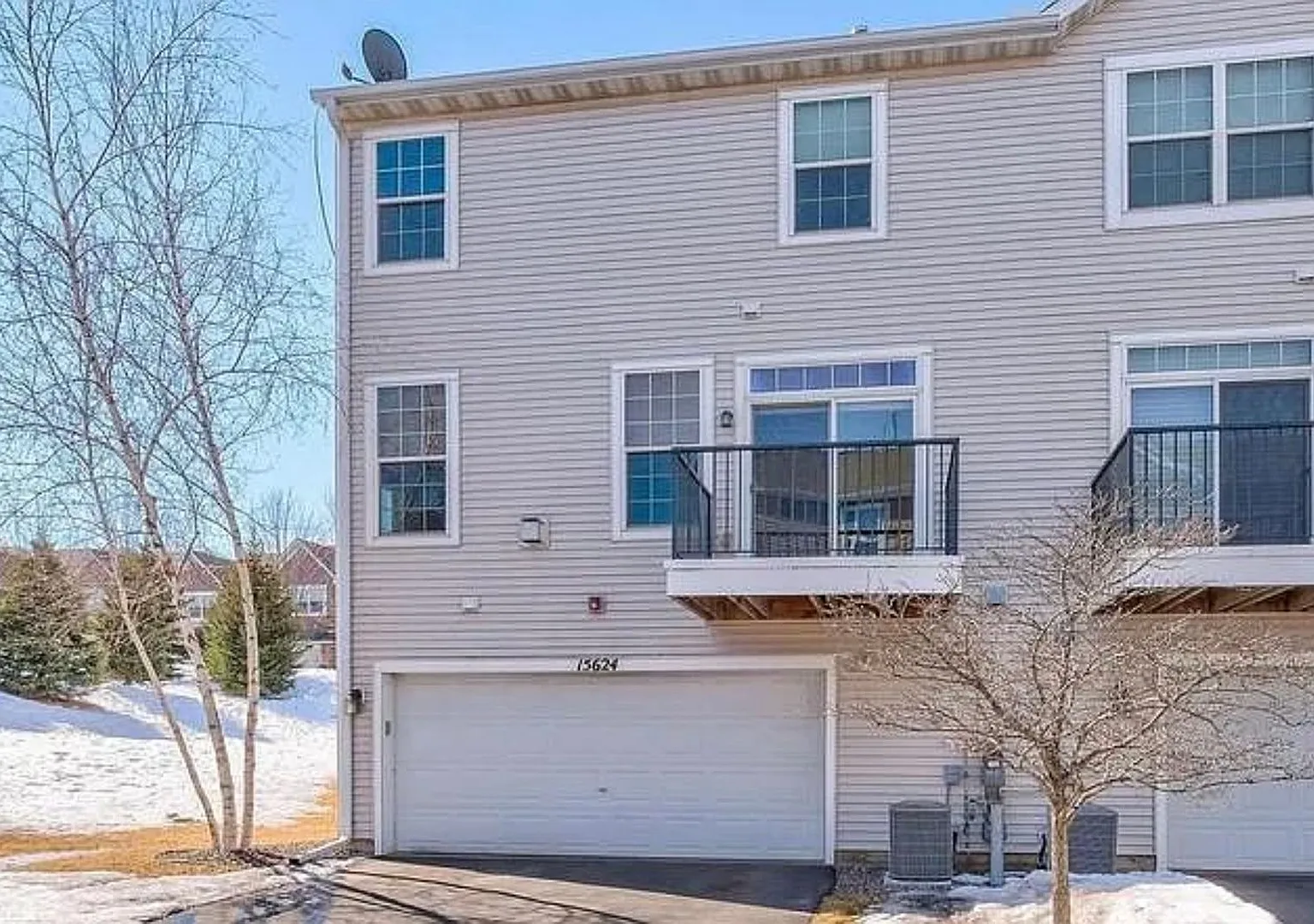 Wonderful 4bed 3.5bath Townhome in Eden Prairie! — Photo 2
