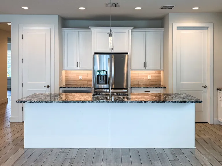 2065 Paragon Cir W — Photo 5