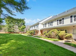 33 Wareham Vlg, Scotch Plains, NJ
