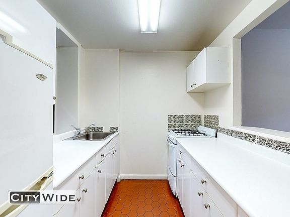 3rd image of 221 E 33rd St #2FG
