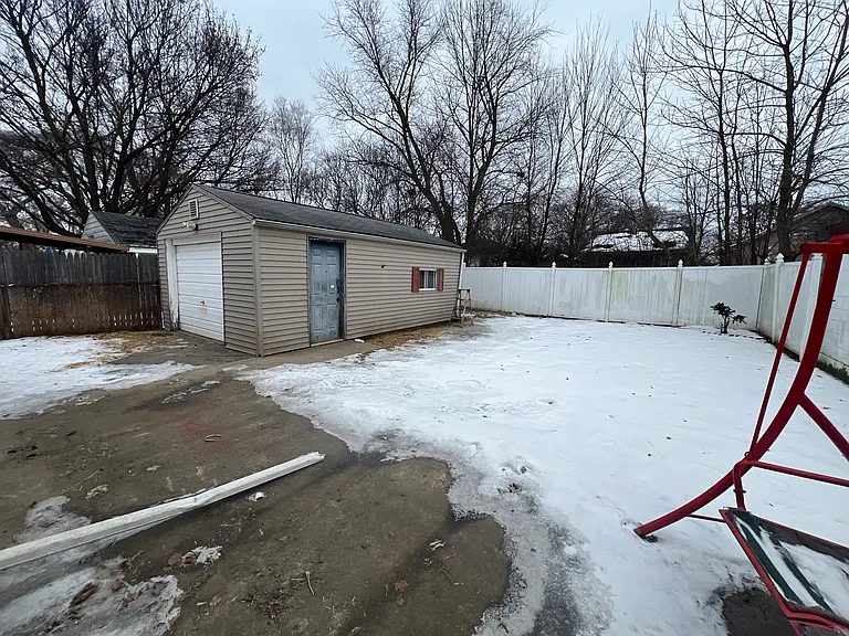 975 Hubbard Ave — Photo 9