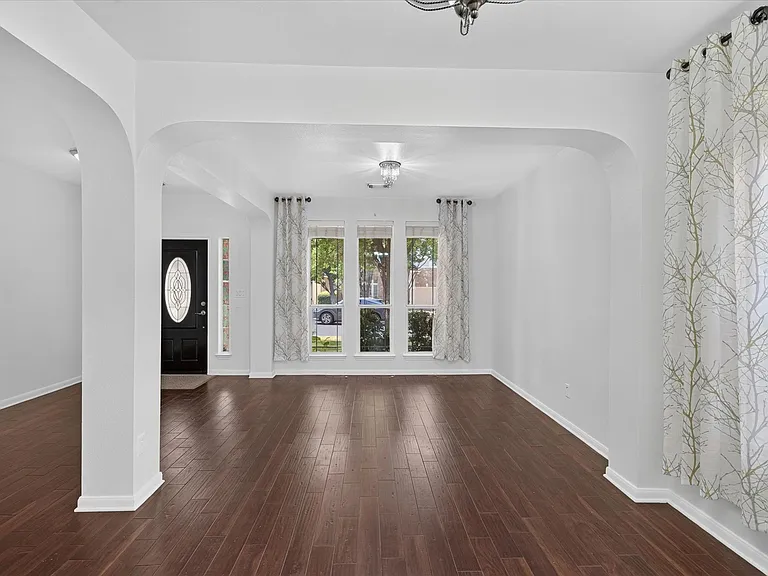 15324 Interlachen Dr — Photo 10