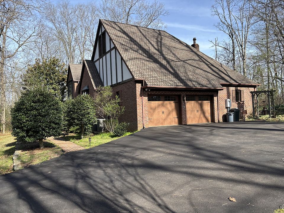 2nd image of 707 Lakeland Dr
