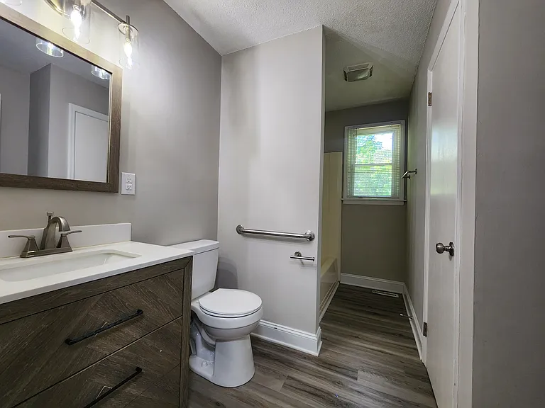 445 Summerland Dr — Photo 16