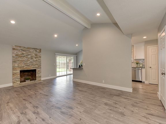 4th image of 6420 Villa Dr