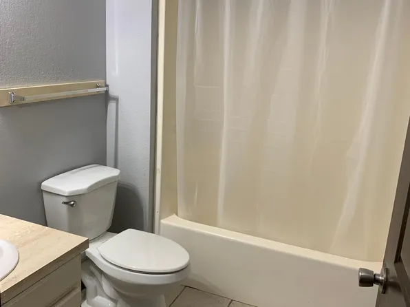 900 Emerald Ave NE, Grand Rapids, MI 49503