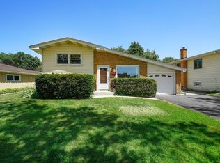 613 N Forest Ave, Mount Prospect, IL 60056