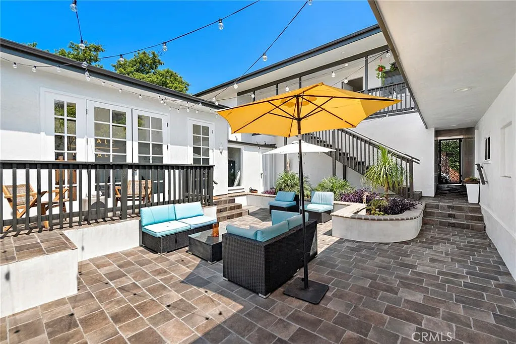 326 N Coast Hwy — Photo 1
