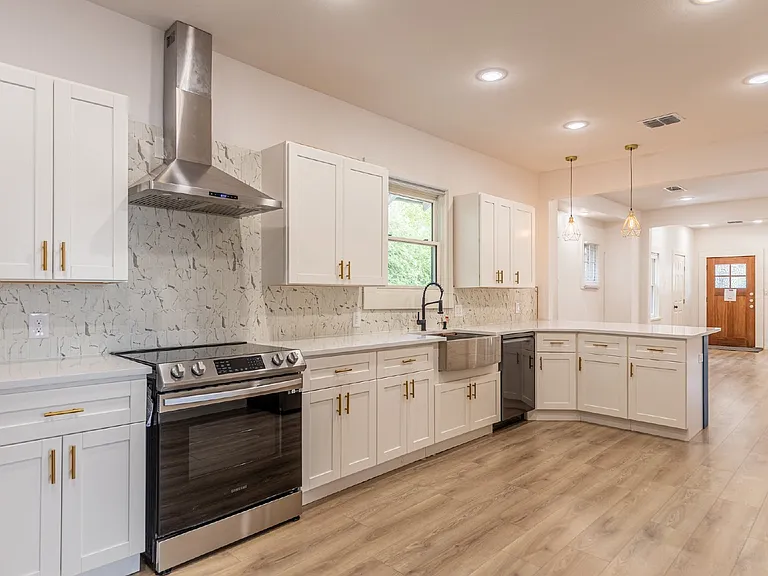1010 Burnet St — Photo 14
