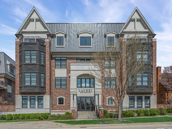 815 Laurel Ave #403, Highland Park, IL 60035