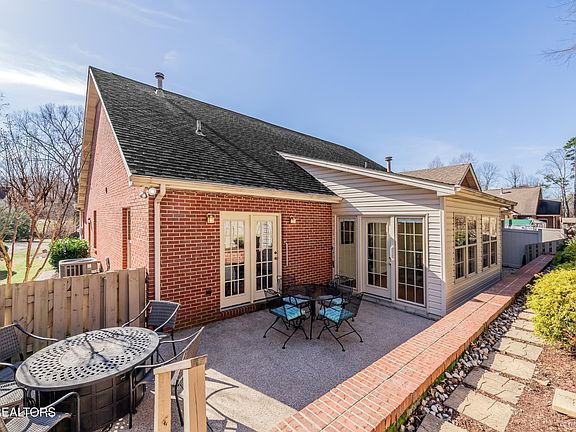 3rd image of 2920 Ginnbrooke Ln