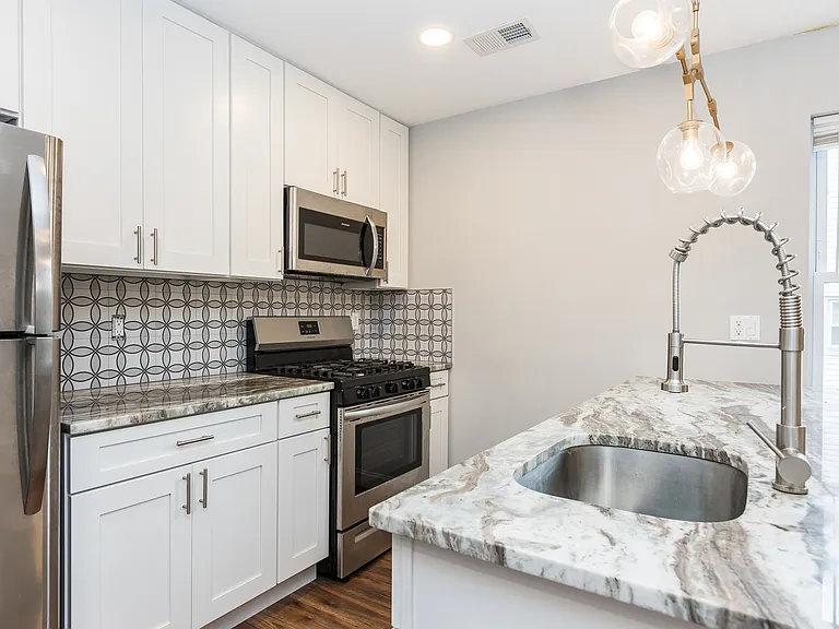 69 New St #2 — Photo 8