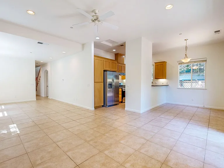 642 Acacia Ln — Photo 21