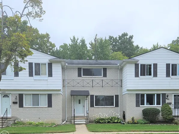 160 S Christine Cir, Mount Clemens, MI 48043