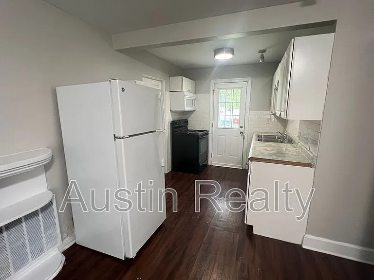 8713 Maryknoll Ave — Photo 3