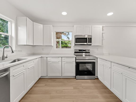 4th image of 1230 NW 126th St