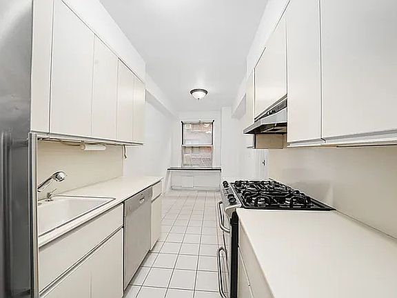 3rd image of 325 E 79th St APT 3D