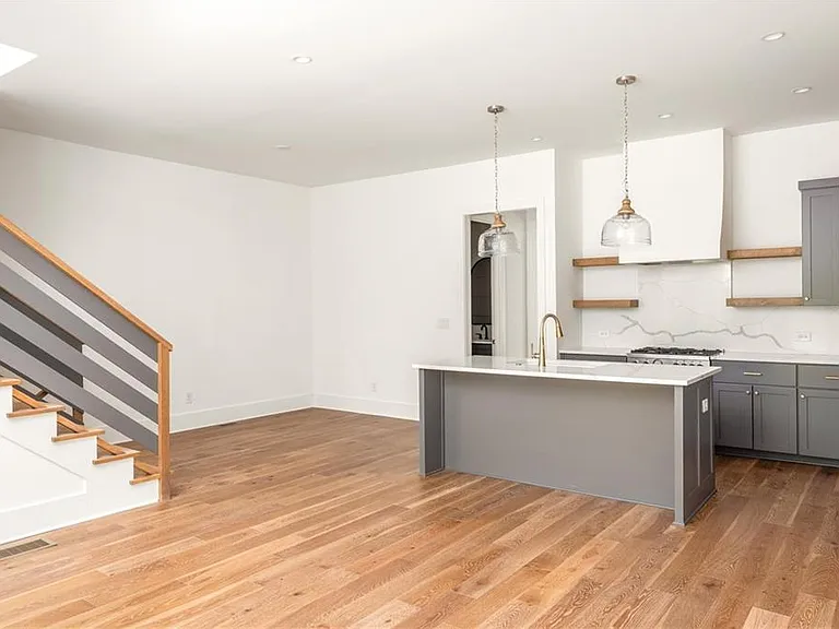 10904 Serenbe Ln — Photo 2