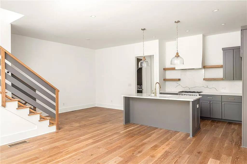Building Photo - 10904 Serenbe Ln