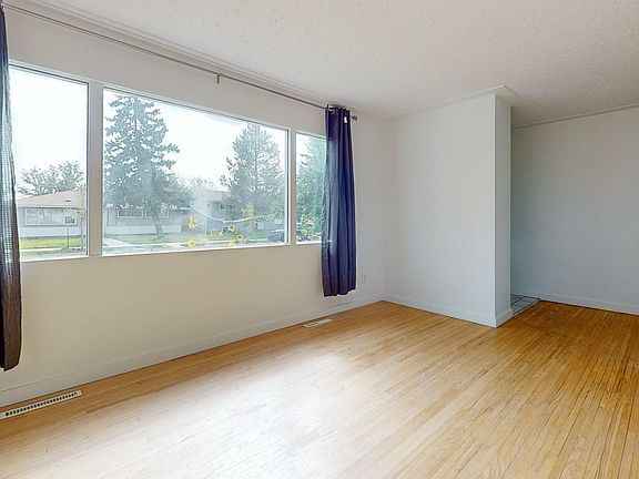 4th image of 10508 52nd Ave NW