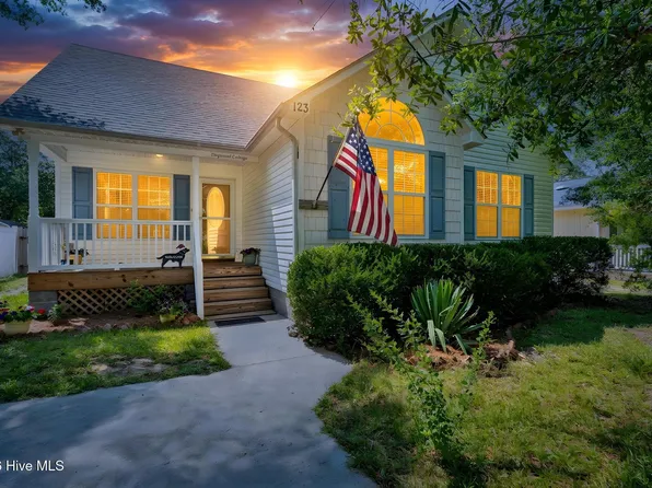 123 NE 30th Street, Oak Island, NC 28465
