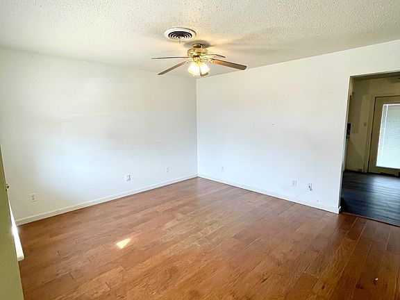 4th image of 107 Will Rogers Ave