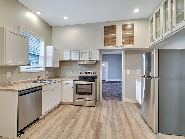 2849 Lincoln Ave — Photo 3