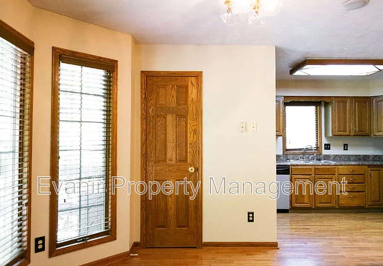 113 Brittany Ln — Photo 8