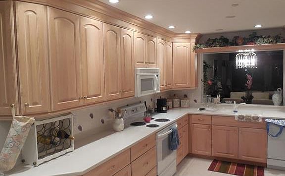 4th image of 18092 San Carlos Blvd APT 911