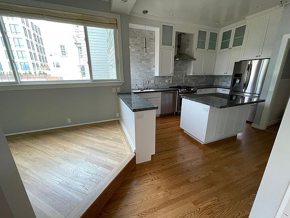 5th image of 1556R Green St