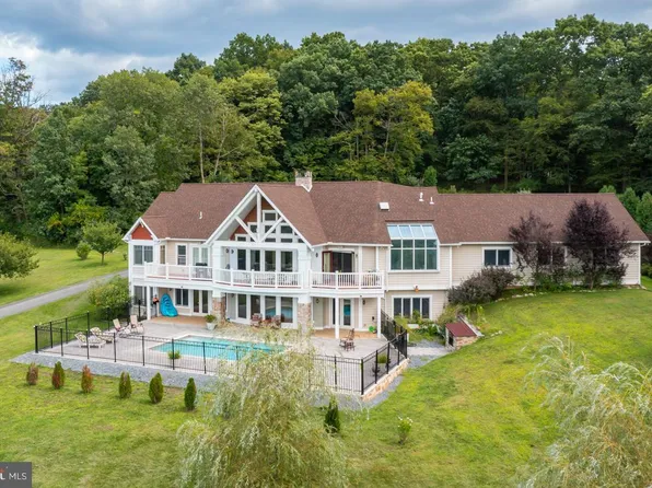 1368 Fritztown Rd, Reinholds, PA 17569