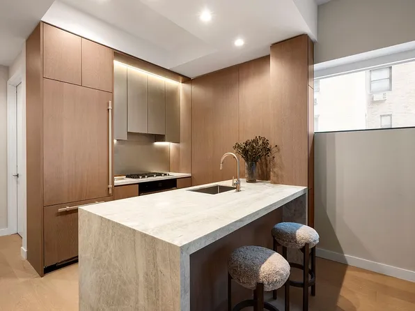 126 E 57th St #1801, New York, NY 10022