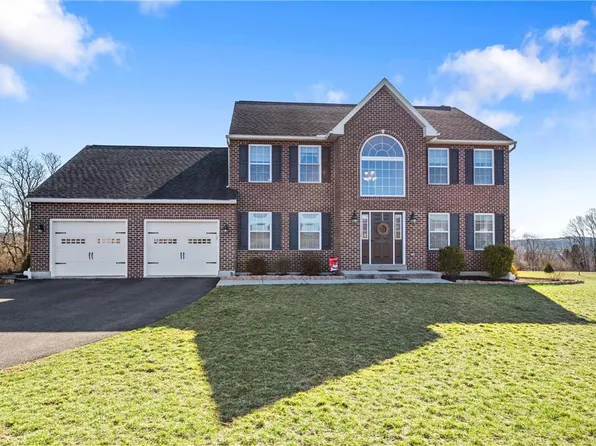 240 Oval Dr, Hamburg, PA 19526