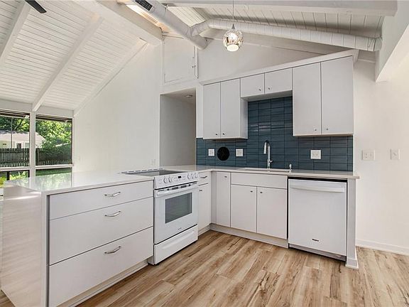 4th image of 6014 W 78th Ter