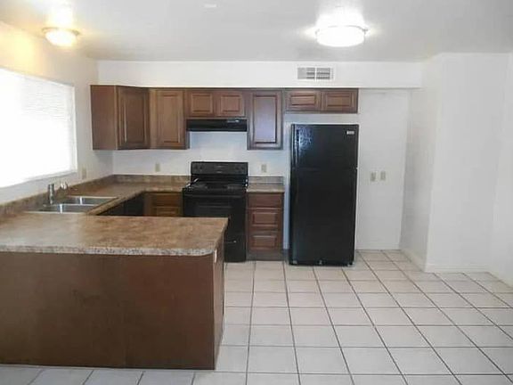 2nd image of 423 N Criss St