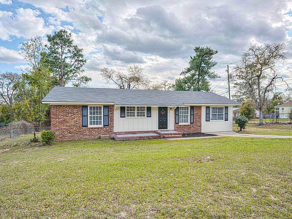 5th image of 2320 Mimosa Dr