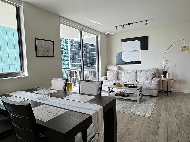 999 SW 1st Ave #1814 — Photo 8