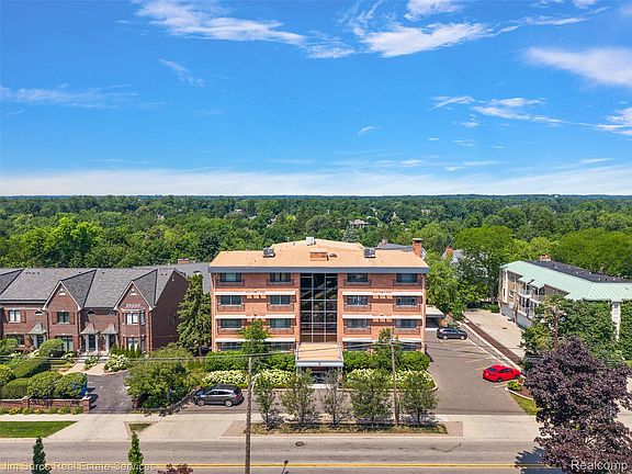 3rd image of 400 Southfield Rd Unit 3