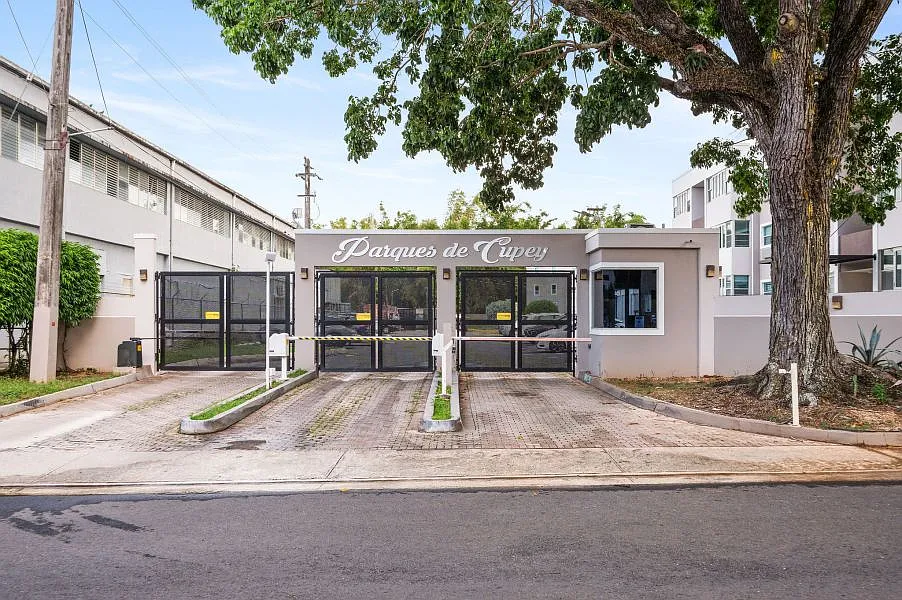 2 bed, 1.0 bath, 700 sqft, $1,600 — Photo 2